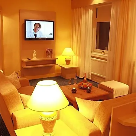 فندق Roehrsdorfer Hof 3*
