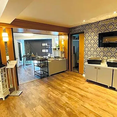 Roehrsdorfer Hof فندق شيمنيتز